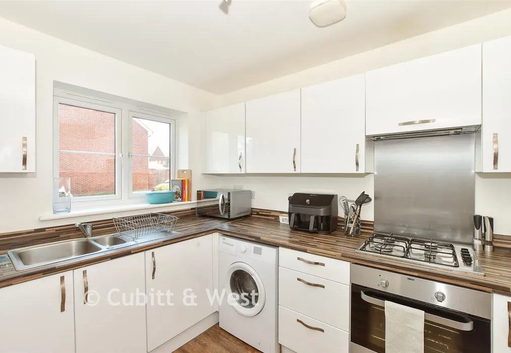 Kitchen - Hawking Drive, Cranleigh, Surrey - Wards of Kent