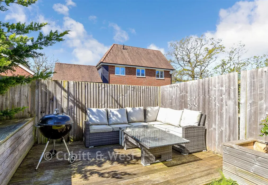 Rear Garden - Hawking Drive, Cranleigh, Surrey - Wards of Kent