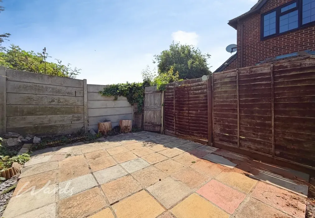 Garden. - Blackmans Close Dartford DA1 - Wards of Kent