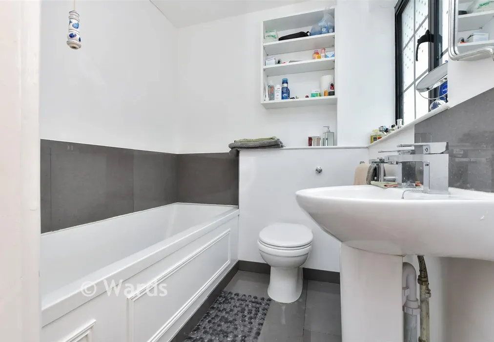 En-Suite Bathroom - Ellis Way, Herne Bay, Kent - Wards of Kent