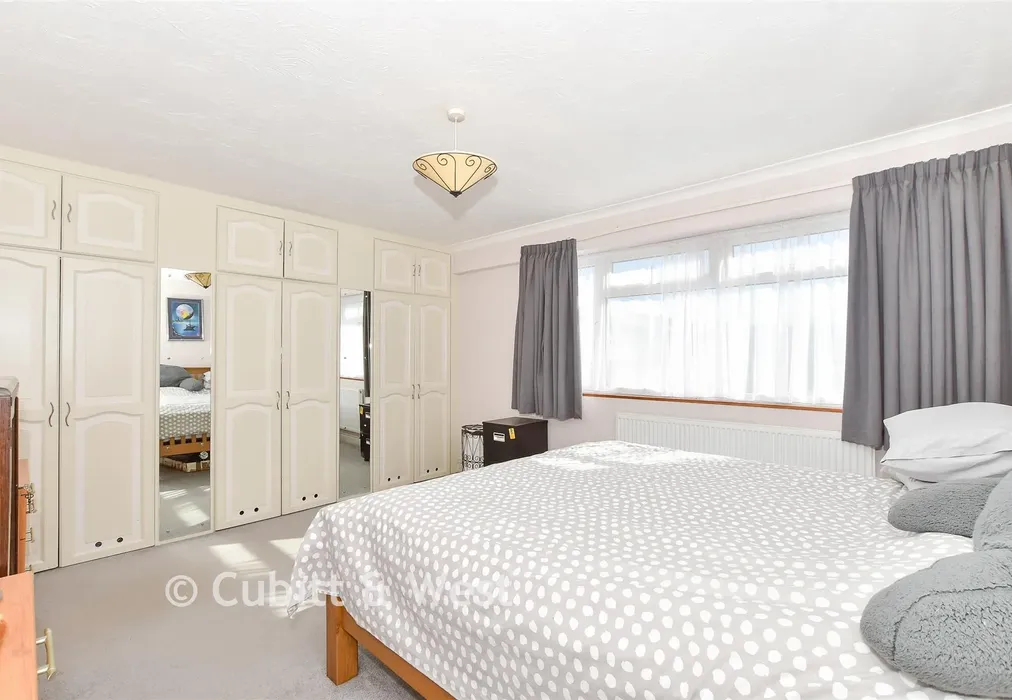 Bedroom 1 - Beaumont Square, Cranleigh, Surrey - Wards of Kent