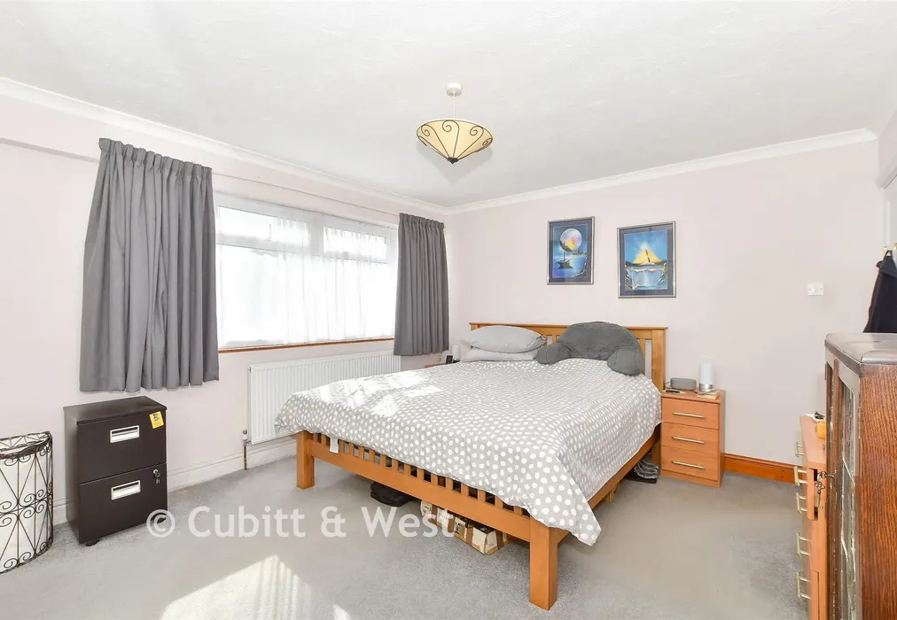 Bedroom 1 - Beaumont Square, Cranleigh, Surrey - Wards of Kent