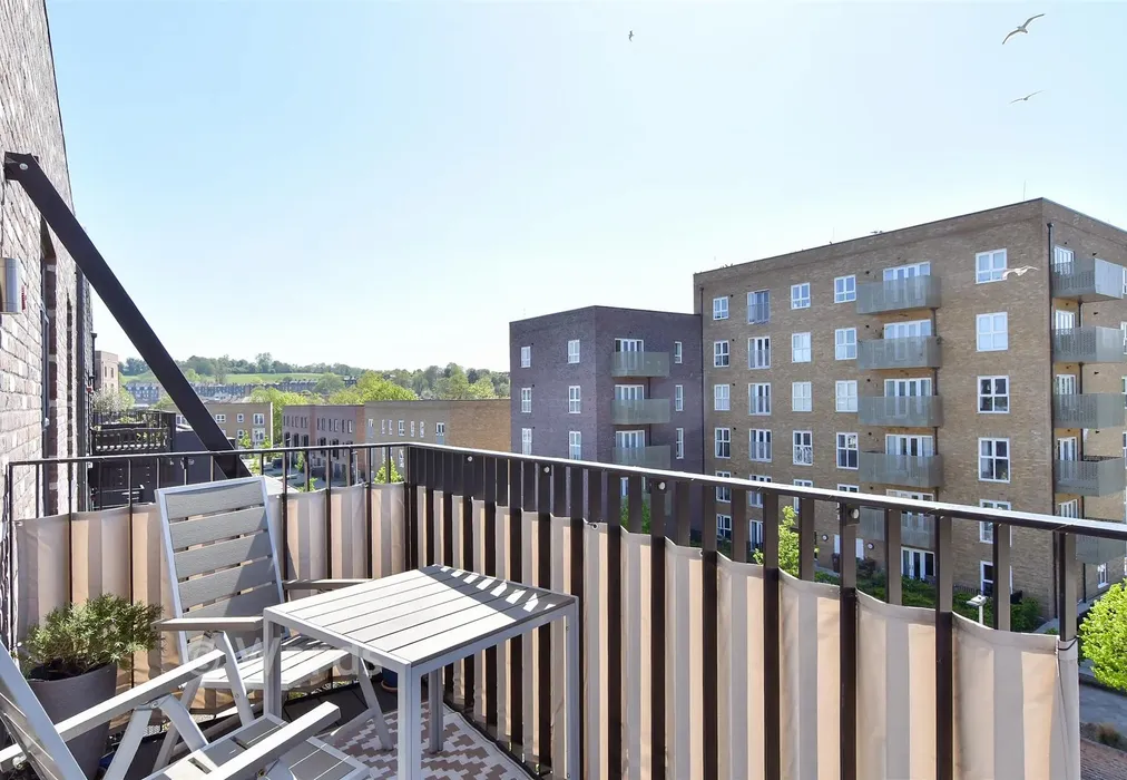 Balcony - Glenway Road, Rochester, Kent - Wards of Kent