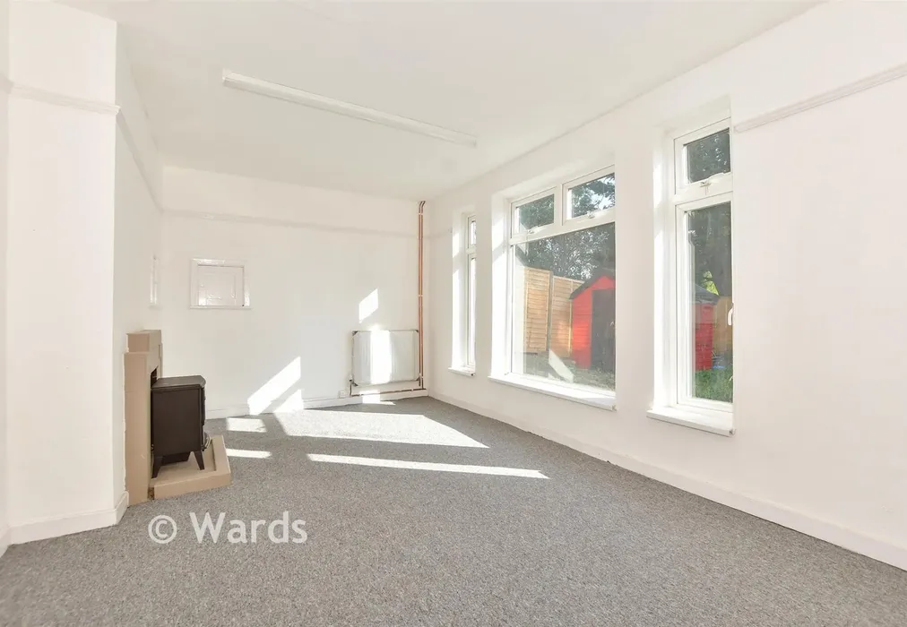 Lounge - Tennyson Place, Folkestone, Kent - Wards of Kent