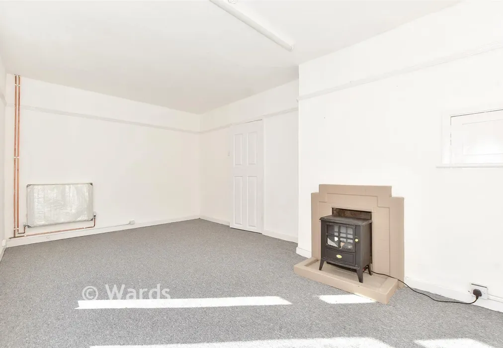 Lounge - Tennyson Place, Folkestone, Kent - Wards of Kent