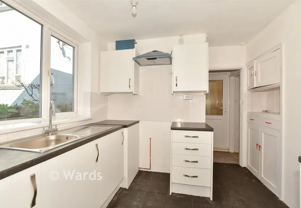 Kitchen - Tennyson Place, Folkestone, Kent - Wards of Kent
