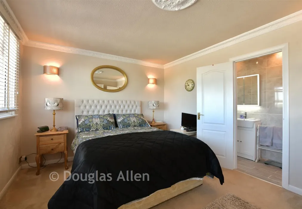 Bedroom 1 - Crays Hill, Billericay, Essex - Wards of Kent