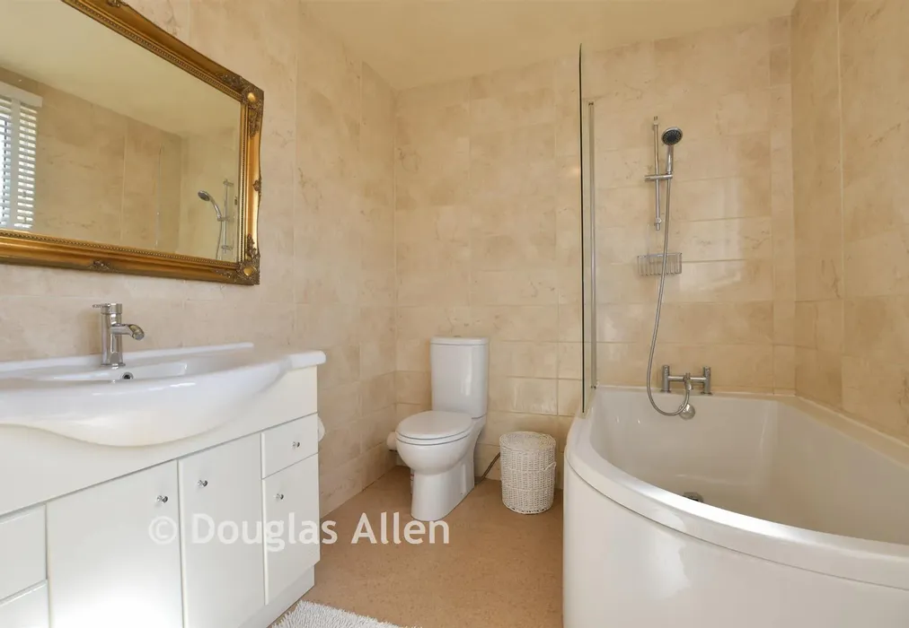Bathroom - Crays Hill, Billericay, Essex - Wards of Kent