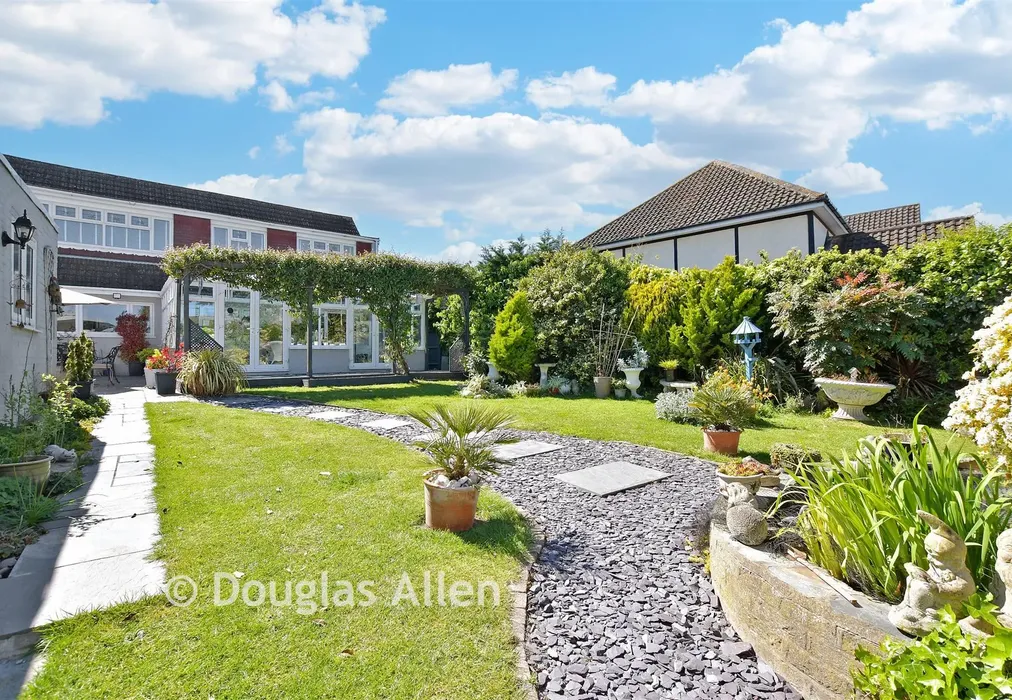Rear Garden - Crays Hill, Billericay, Essex - Wards of Kent