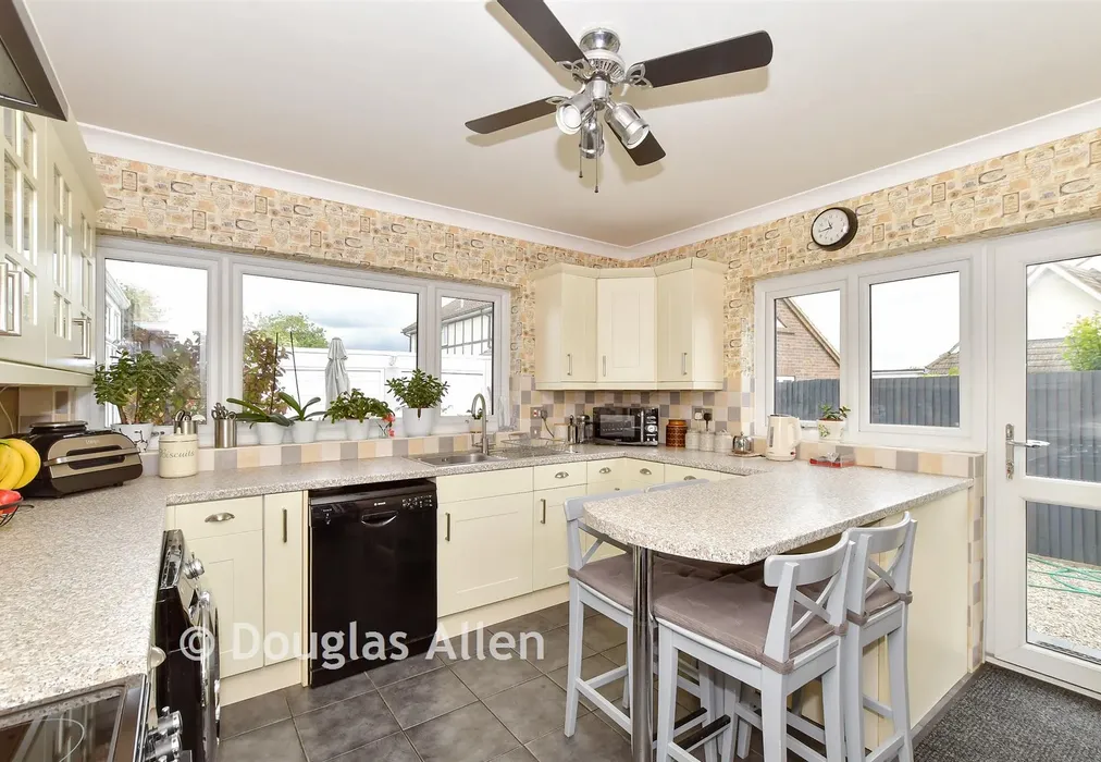 Kitchen/Breakfast Room - Crays Hill, Billericay, Essex - Wards of Kent