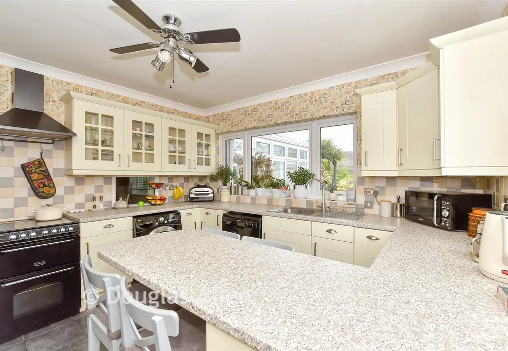 Kitchen/Breakfast Room - Crays Hill, Billericay, Essex - Wards of Kent