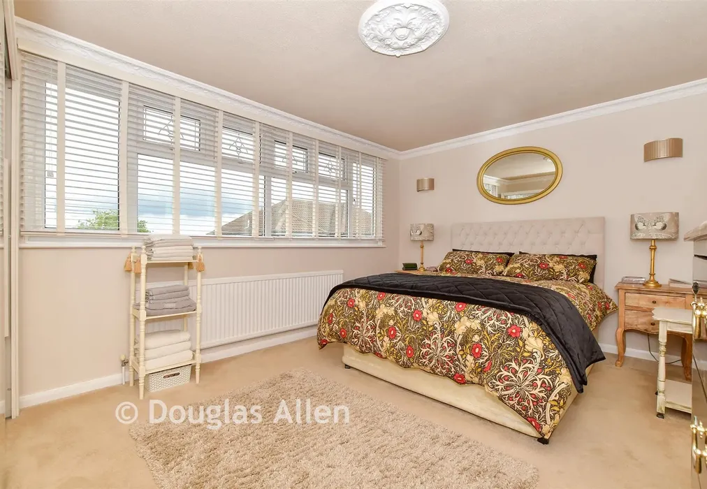 Bedroom 1 - Crays Hill, Billericay, Essex - Wards of Kent