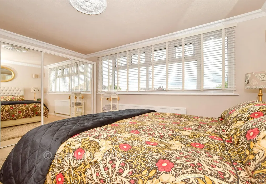 Bedroom 1 - Crays Hill, Billericay, Essex - Wards of Kent