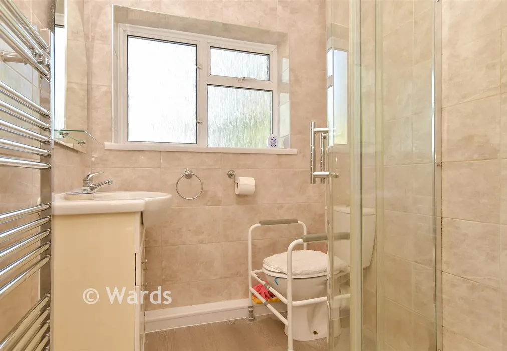 Shower Room - City Way, Rochester, Kent - Wards of Kent