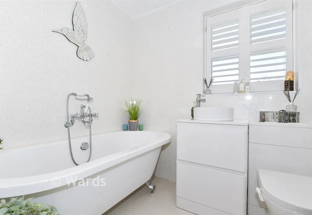 Bathroom - Lockham Farm Avenue, Boughton Monchelsea, Maidstone, Kent - Wards of Kent