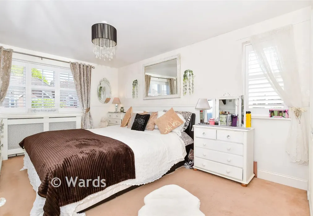 Bedroom 1 - Lockham Farm Avenue, Boughton Monchelsea, Maidstone, Kent - Wards of Kent