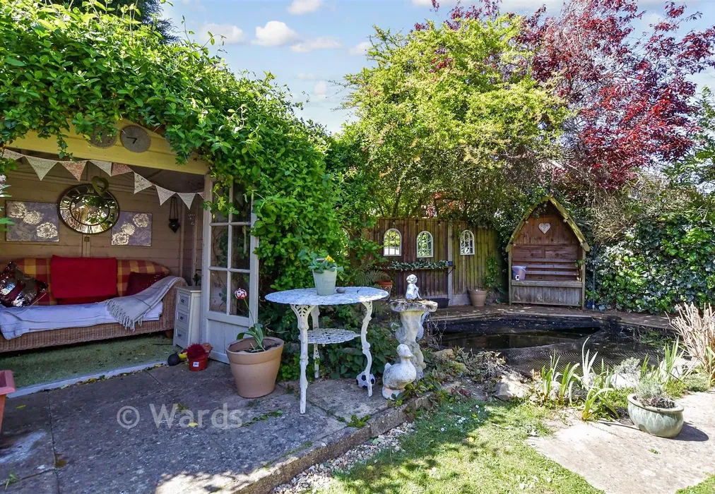 External Lifestyle Photograph - Lockham Farm Avenue, Boughton Monchelsea, Maidstone, Kent - Wards of Kent