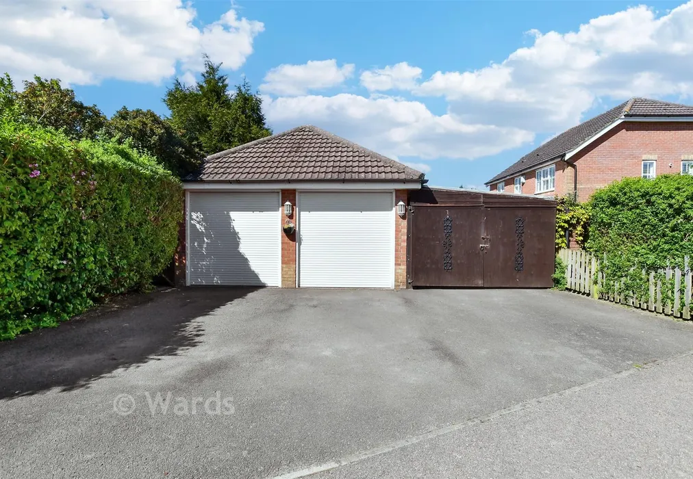 Garage - Lockham Farm Avenue, Boughton Monchelsea, Maidstone, Kent - Wards of Kent