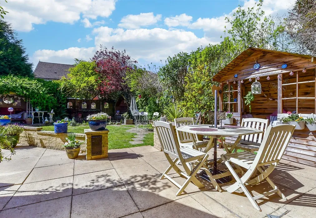 Rear Garden - Lockham Farm Avenue, Boughton Monchelsea, Maidstone, Kent - Wards of Kent