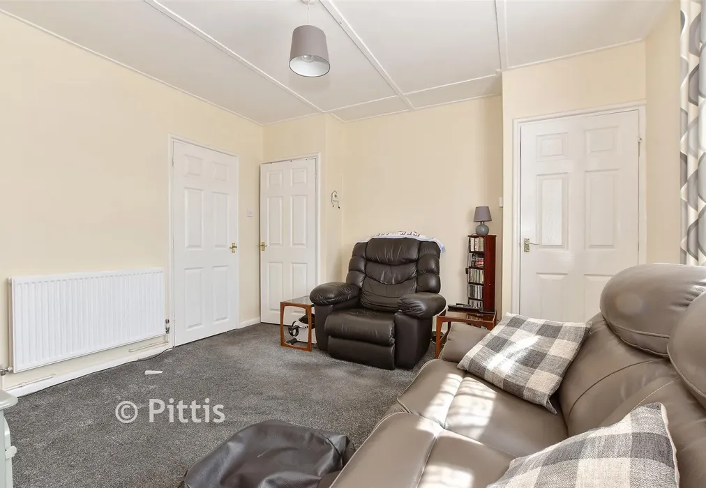 Lounge - Highfield Road, Newport, Isle of Wight - Wards of Kent
