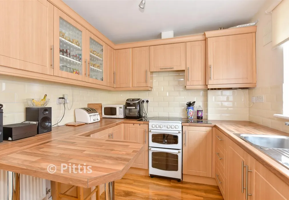 Kitchen - Highfield Road, Newport, Isle of Wight - Wards of Kent