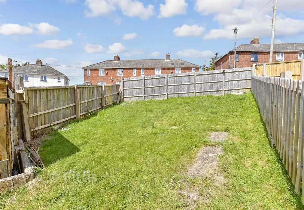 Rear Garden - Highfield Road, Newport, Isle of Wight - Wards of Kent