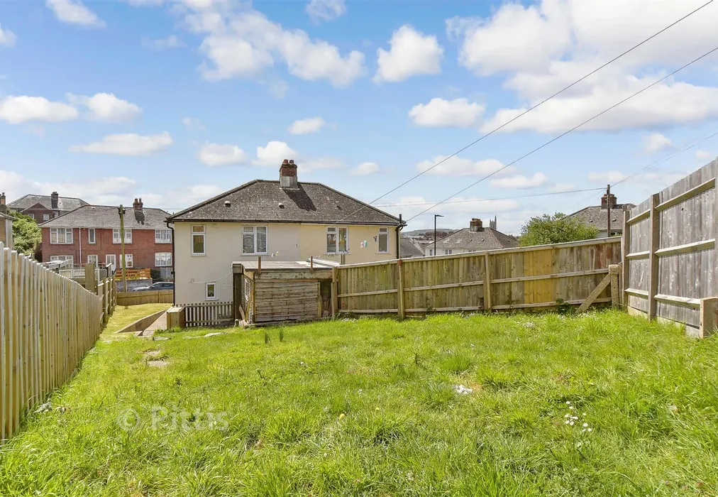 Rear Garden - Highfield Road, Newport, Isle of Wight - Wards of Kent