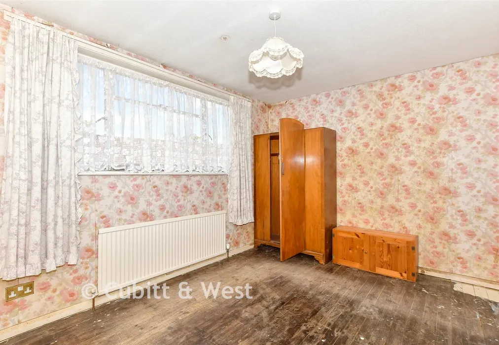 Bedroom 1 - Sunwood Road, Havant, Hampshire - Wards of Kent