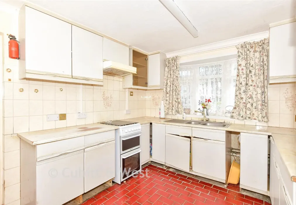 Kitchen - Sunwood Road, Havant, Hampshire - Wards of Kent