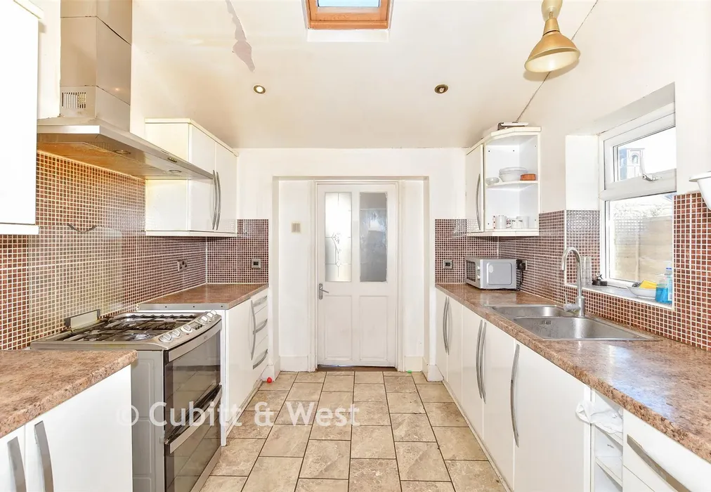 Kitchen - Powerscourt Road, North End, Portsmouth, Hampshire - Wards of Kent