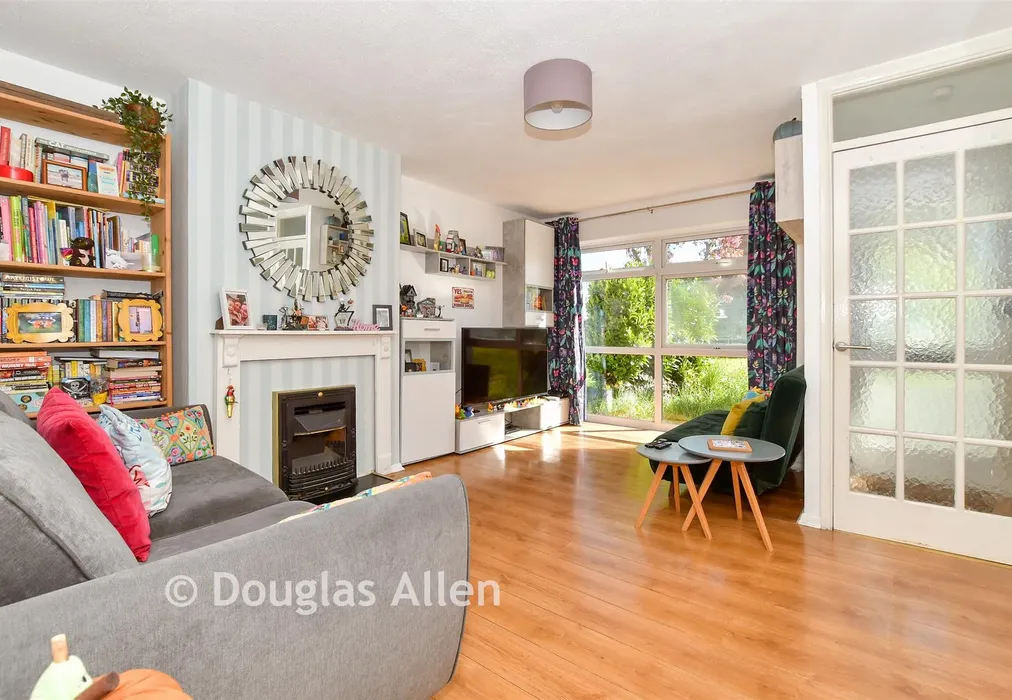 Lounge - Cowdray Way, Hornchurch, Essex - Wards of Kent