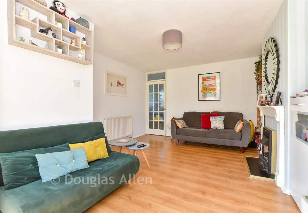 Lounge - Cowdray Way, Hornchurch, Essex - Wards of Kent