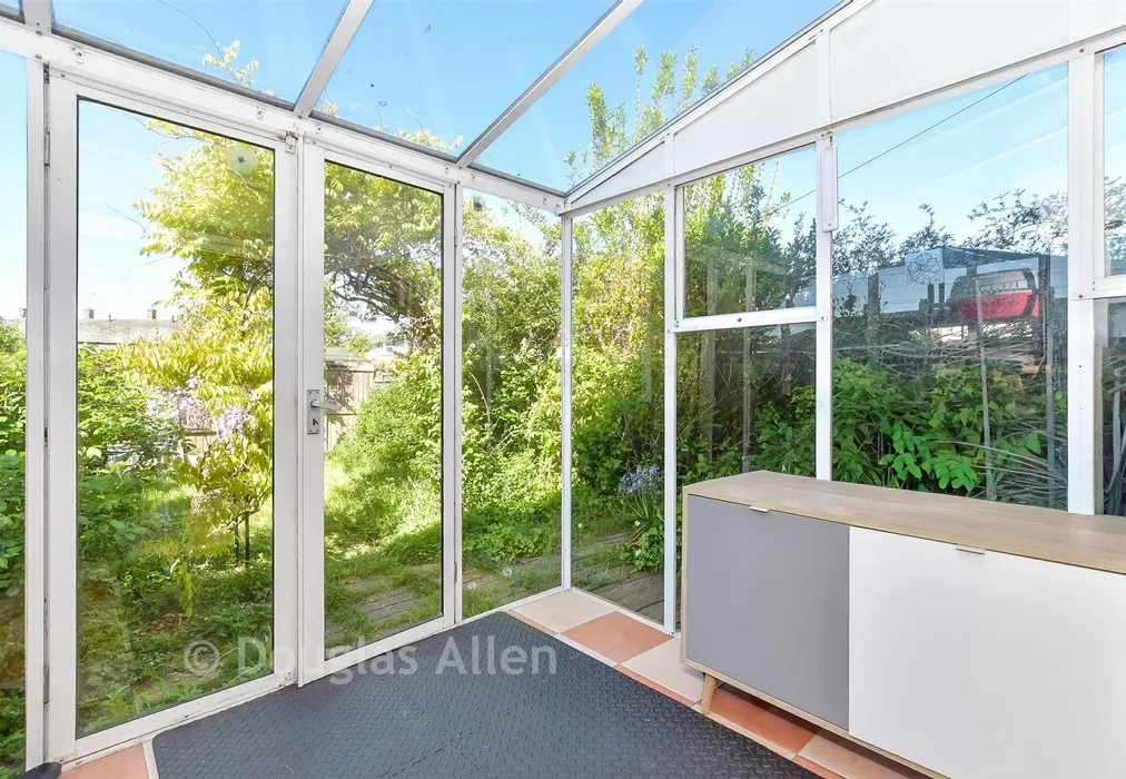 Conservatory - Cowdray Way, Hornchurch, Essex - Wards of Kent