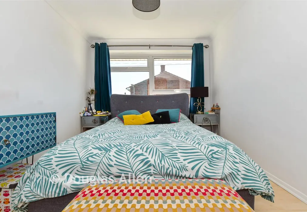 Bedroom 1 - Cowdray Way, Hornchurch, Essex - Wards of Kent