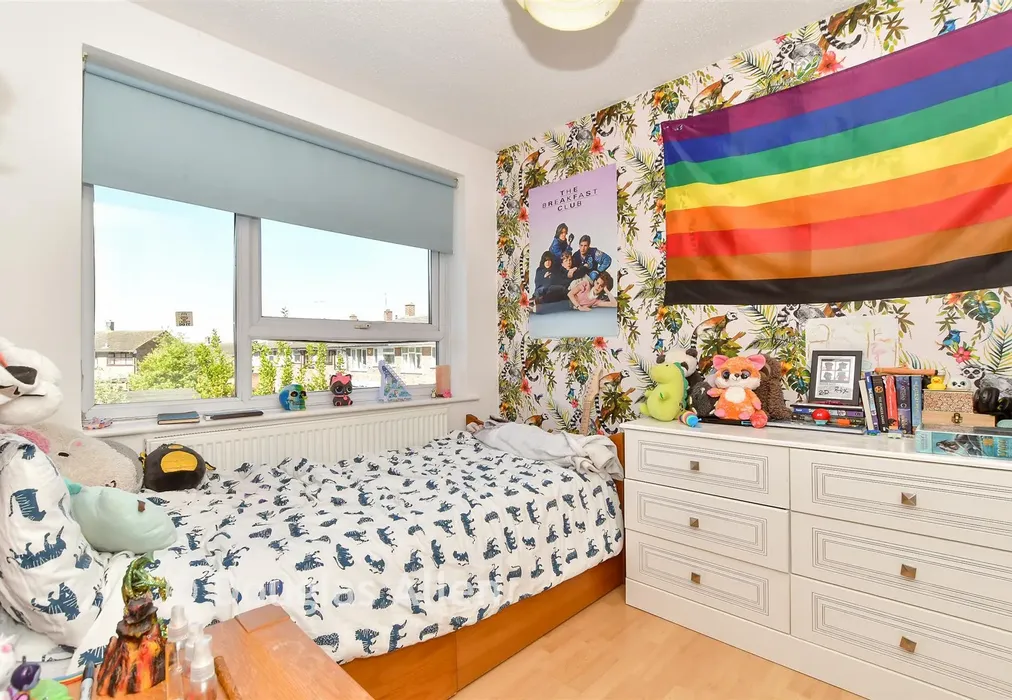 Bedroom 2 - Cowdray Way, Hornchurch, Essex - Wards of Kent