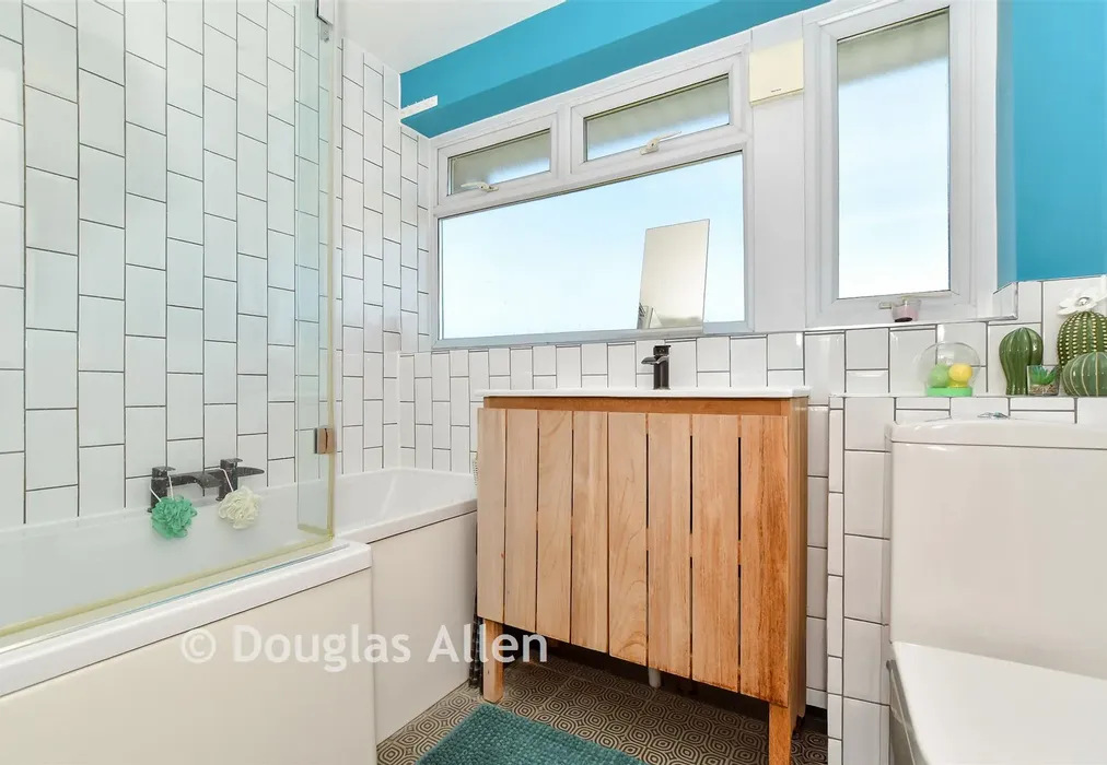 Bathroom - Cowdray Way, Hornchurch, Essex - Wards of Kent