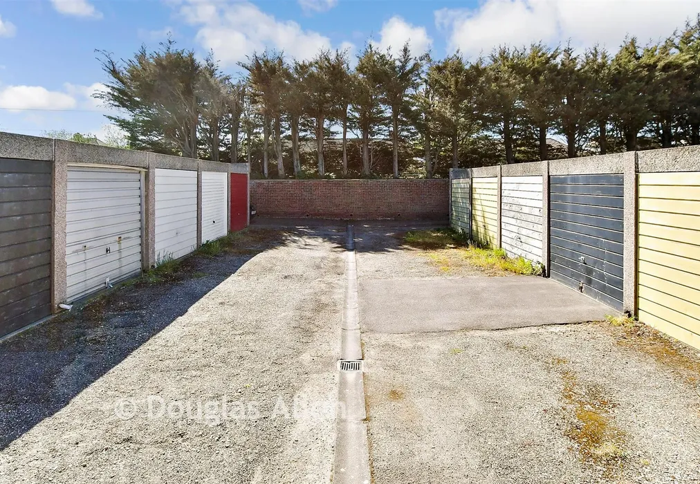 Garage - Cowdray Way, Hornchurch, Essex - Wards of Kent