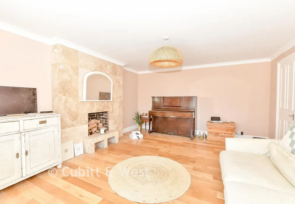 Lounge - South Terrace, Littlehampton, West Sussex - Wards of Kent