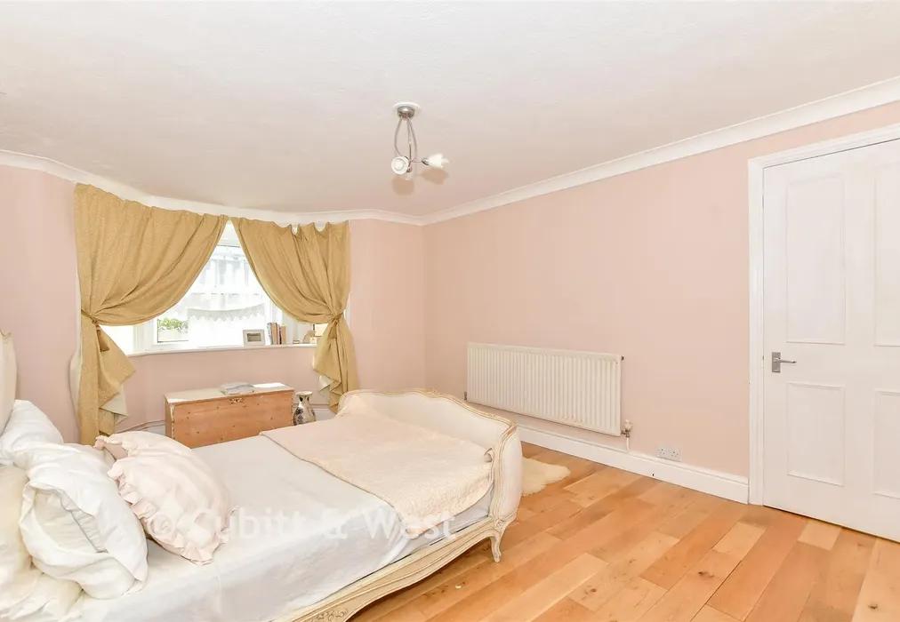 Bedroom 1 - South Terrace, Littlehampton, West Sussex - Wards of Kent