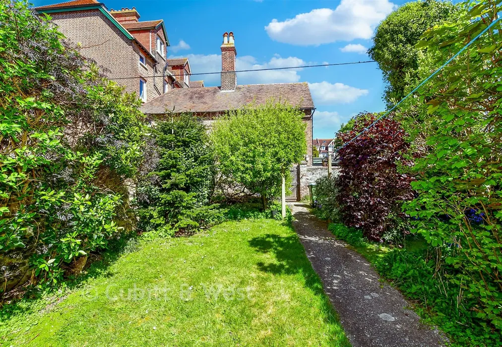 Communal Gardens - South Terrace, Littlehampton, West Sussex - Wards of Kent