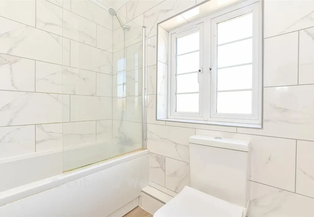 Bathroom - Toddington Park, Littlehampton, West Sussex - Wards of Kent