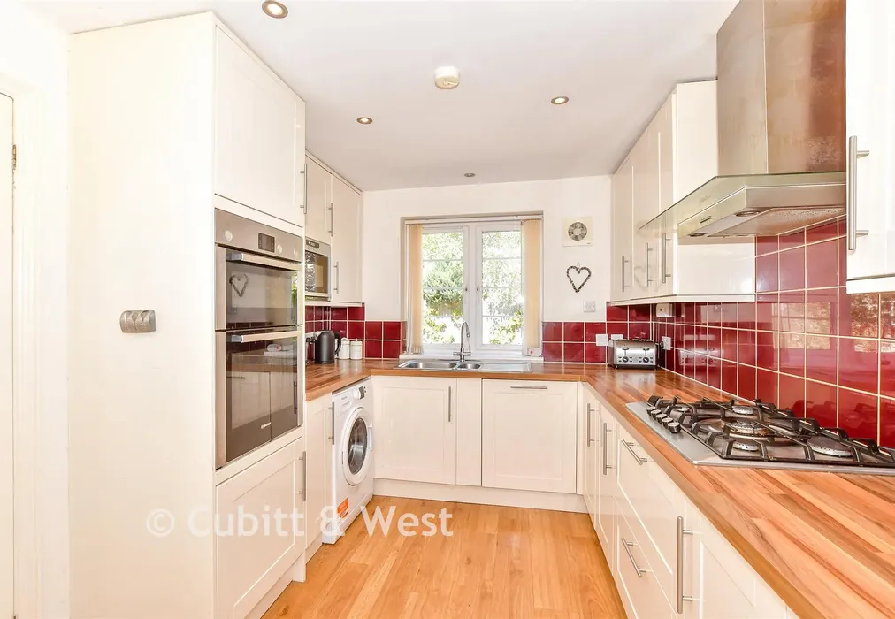 Kitchen - Toddington Park, Littlehampton, West Sussex - Wards of Kent