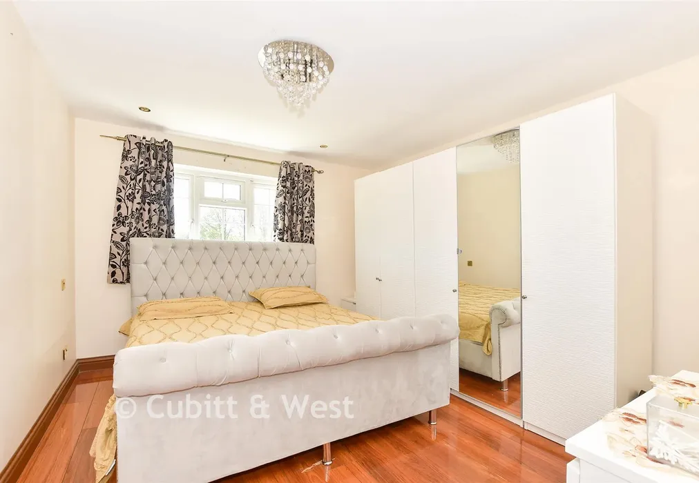Bedroom 1 - London Road, Sayers Common, West Sussex - Wards of Kent