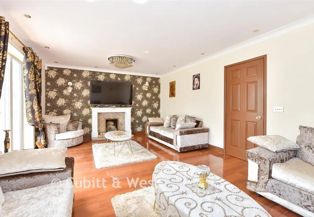 Lounge - London Road, Sayers Common, West Sussex - Wards of Kent