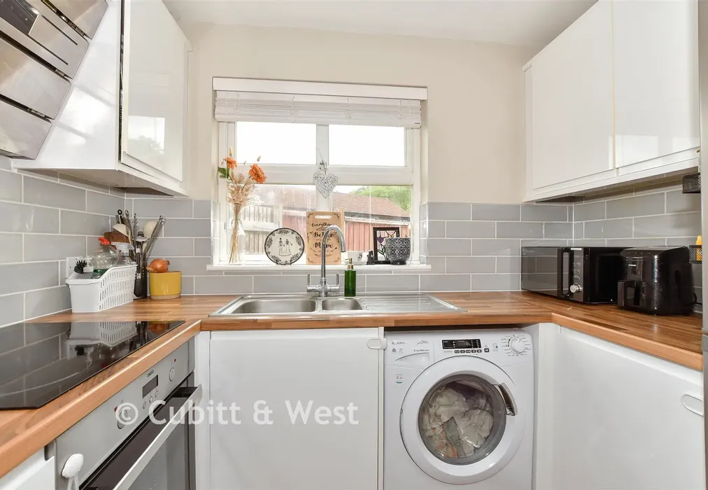 Kitchen - Abinger Close, North Holmwood, Dorking, Surrey - Wards of Kent