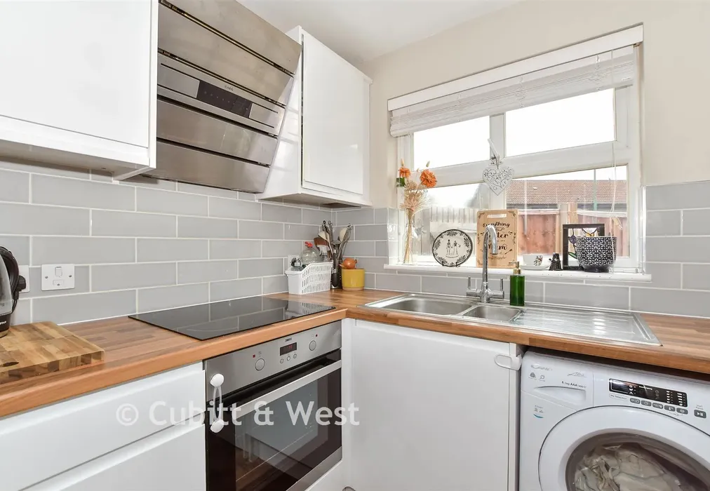 Kitchen - Abinger Close, North Holmwood, Dorking, Surrey - Wards of Kent