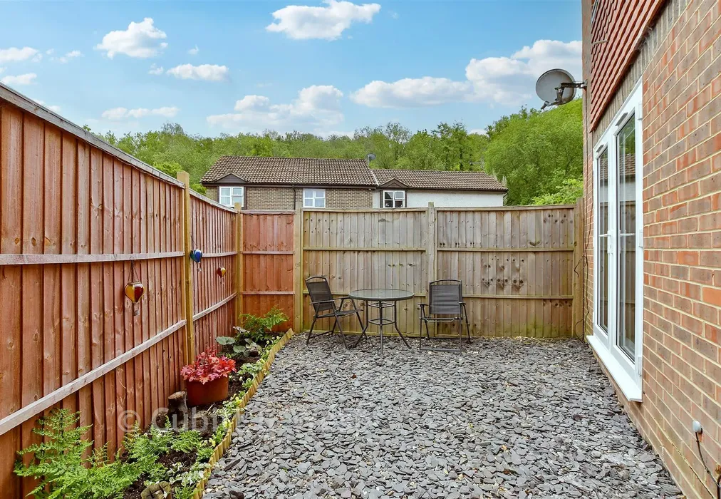 Side Garden - Abinger Close, North Holmwood, Dorking, Surrey - Wards of Kent