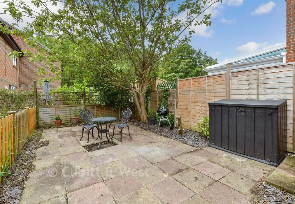 Rear Garden - Abinger Close, North Holmwood, Dorking, Surrey - Wards of Kent