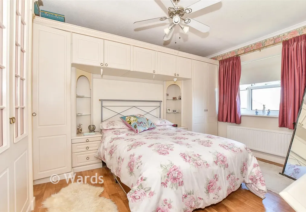 Bedroom 1 - Yeoman Gardens, Paddock Wood, Tonbridge, Kent - Wards of Kent