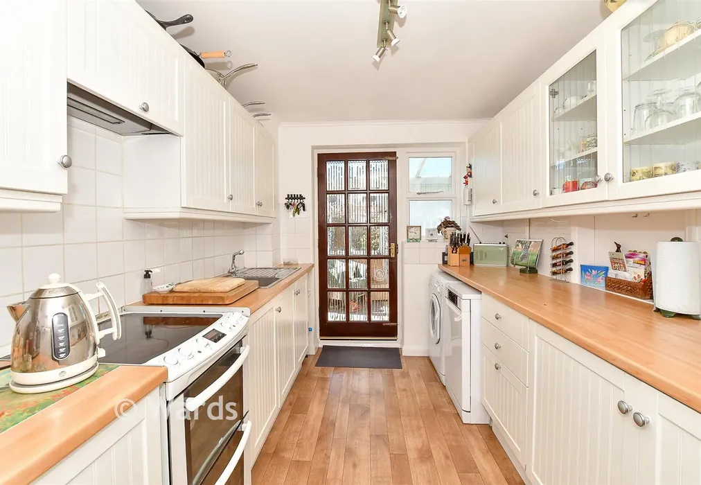 Kitchen - Yeoman Gardens, Paddock Wood, Tonbridge, Kent - Wards of Kent